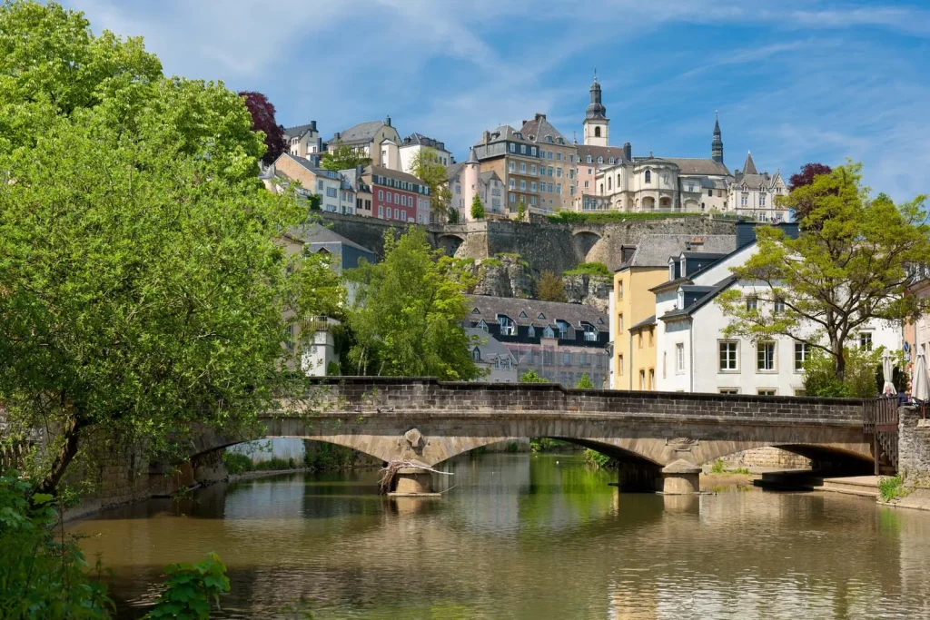 gửi lồng đèn đi Luxembourg